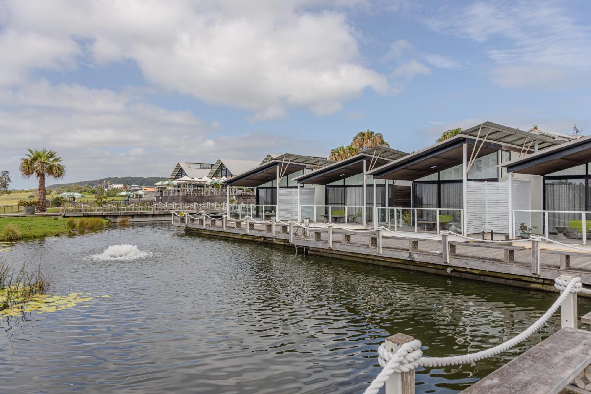 Caves Coastal Bar & Bungalows Caves Beach Exterior foto