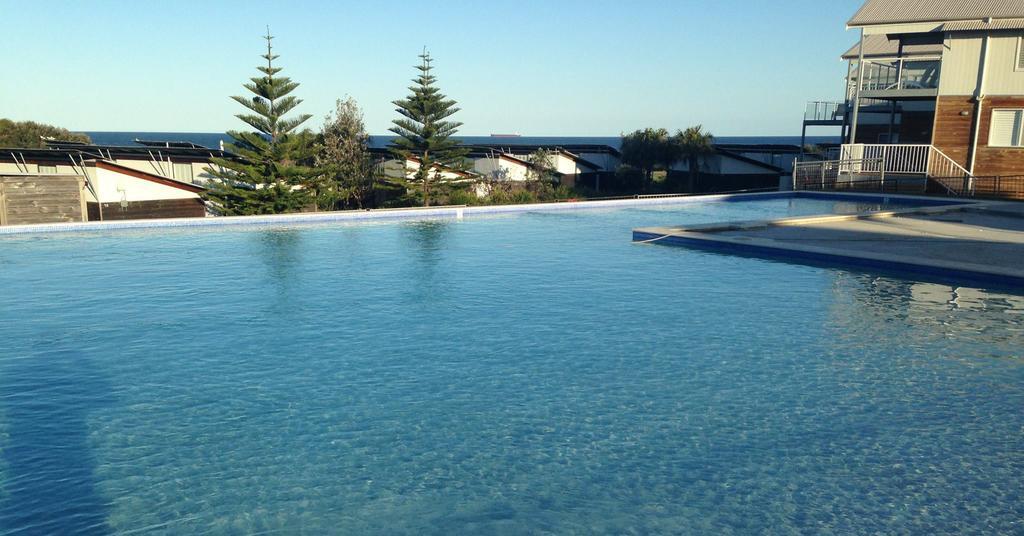 Caves Coastal Bar & Bungalows Caves Beach Exterior foto