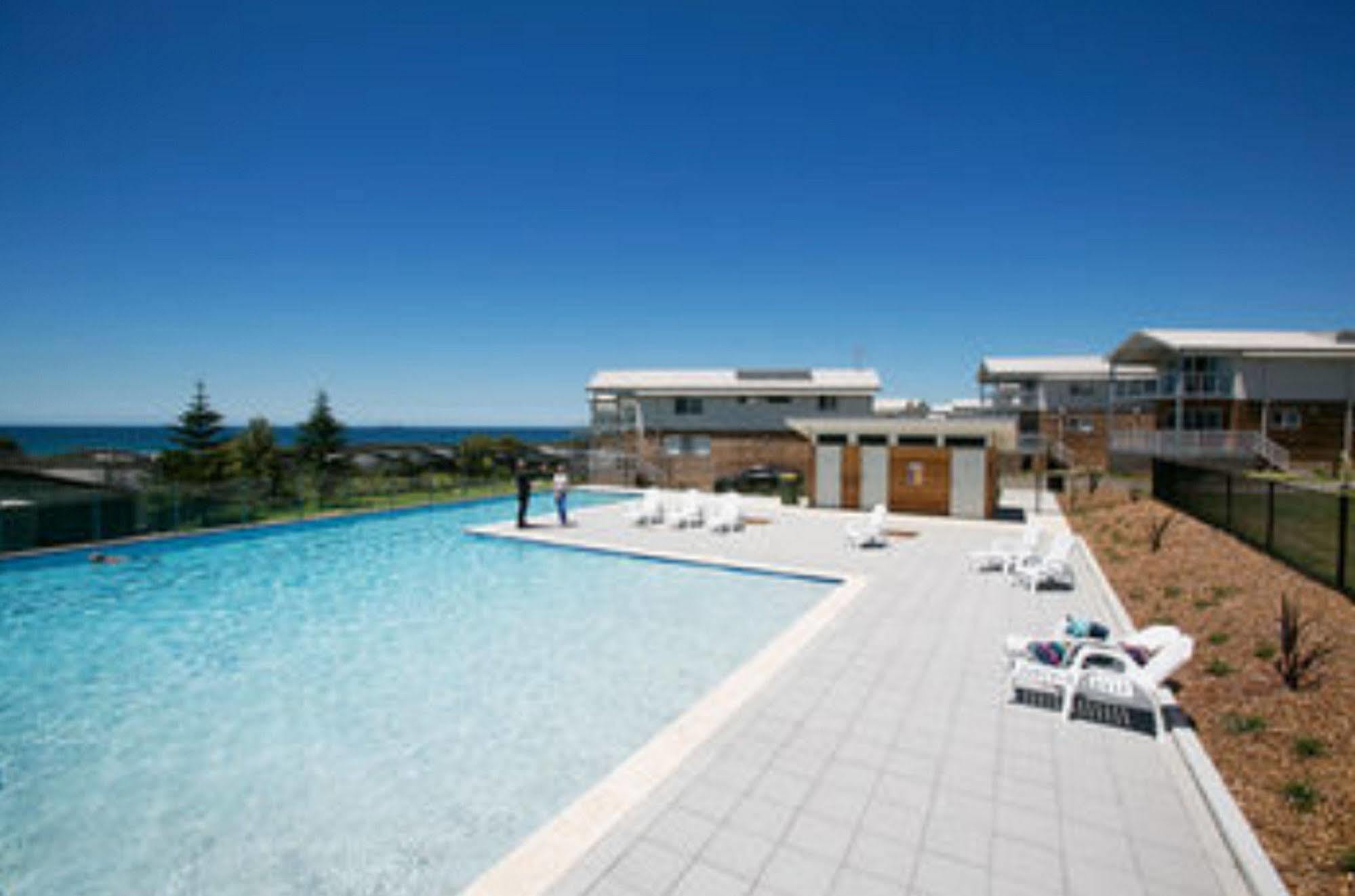 Caves Coastal Bar & Bungalows Caves Beach Exterior foto
