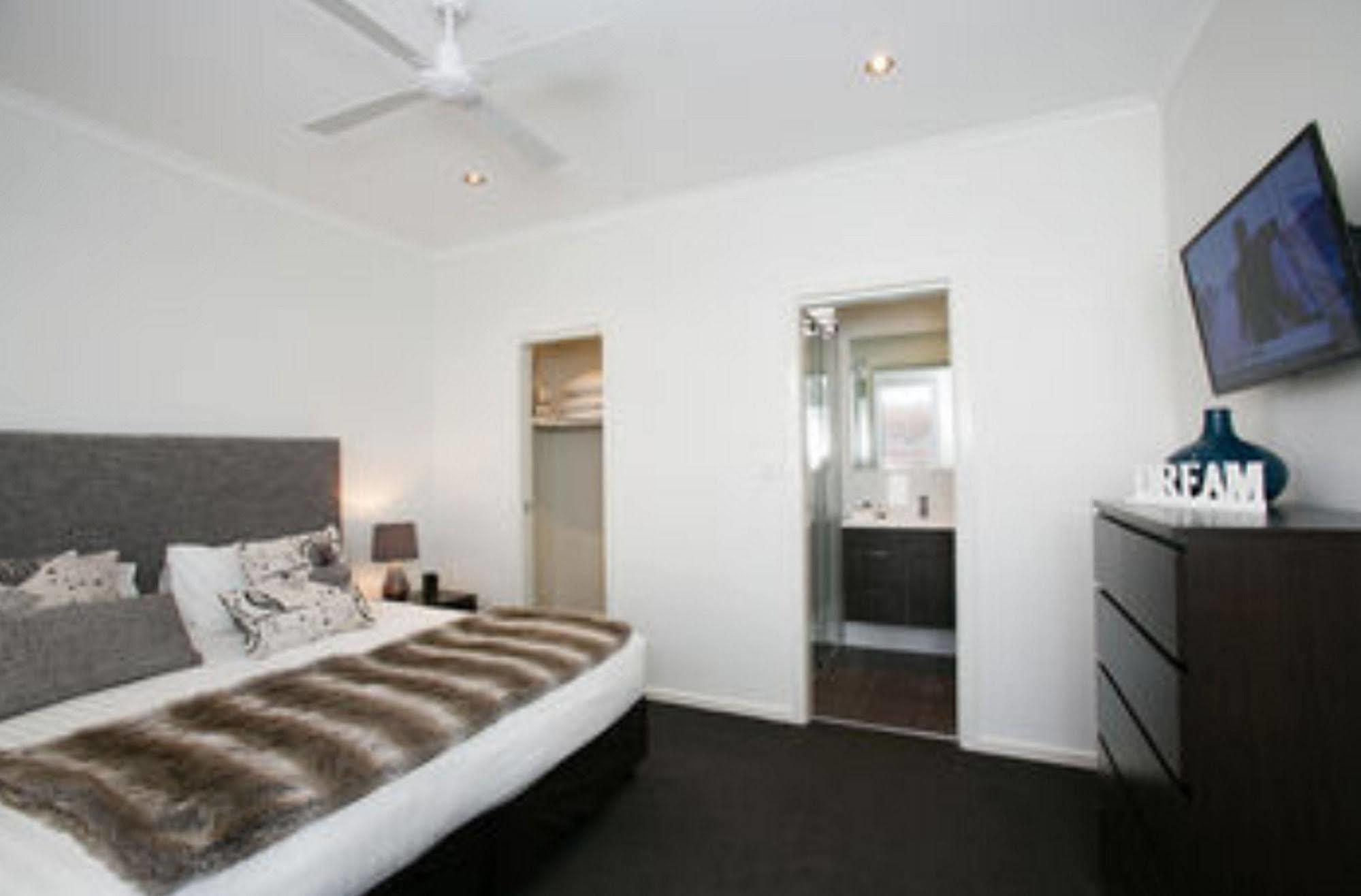 Caves Coastal Bar & Bungalows Caves Beach Exterior foto