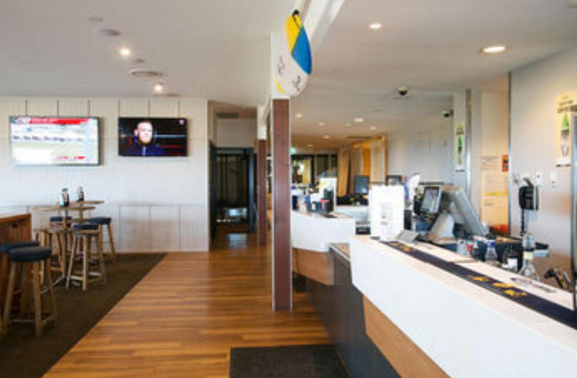 Caves Coastal Bar & Bungalows Caves Beach Exterior foto