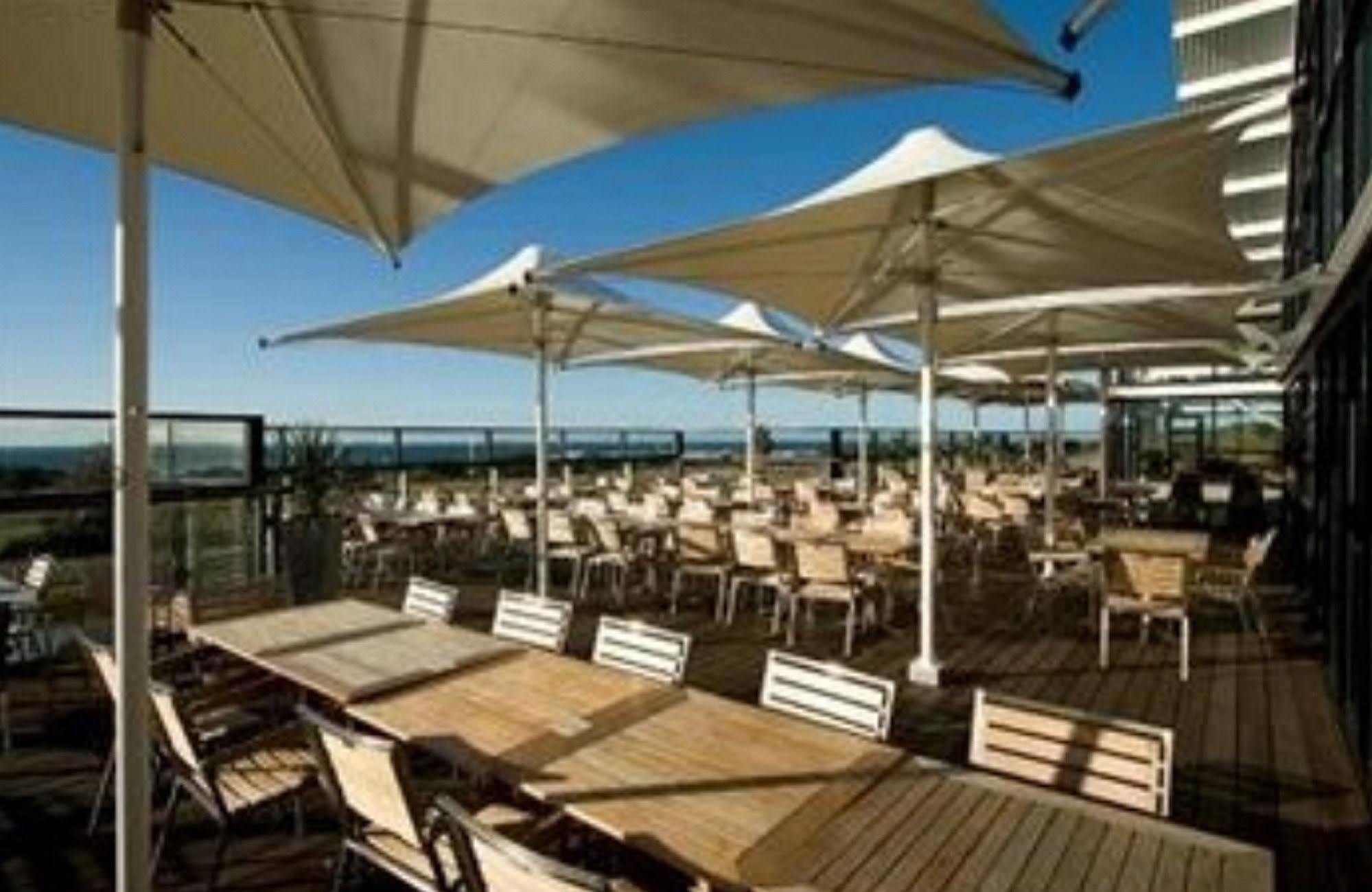 Caves Coastal Bar & Bungalows Caves Beach Exterior foto