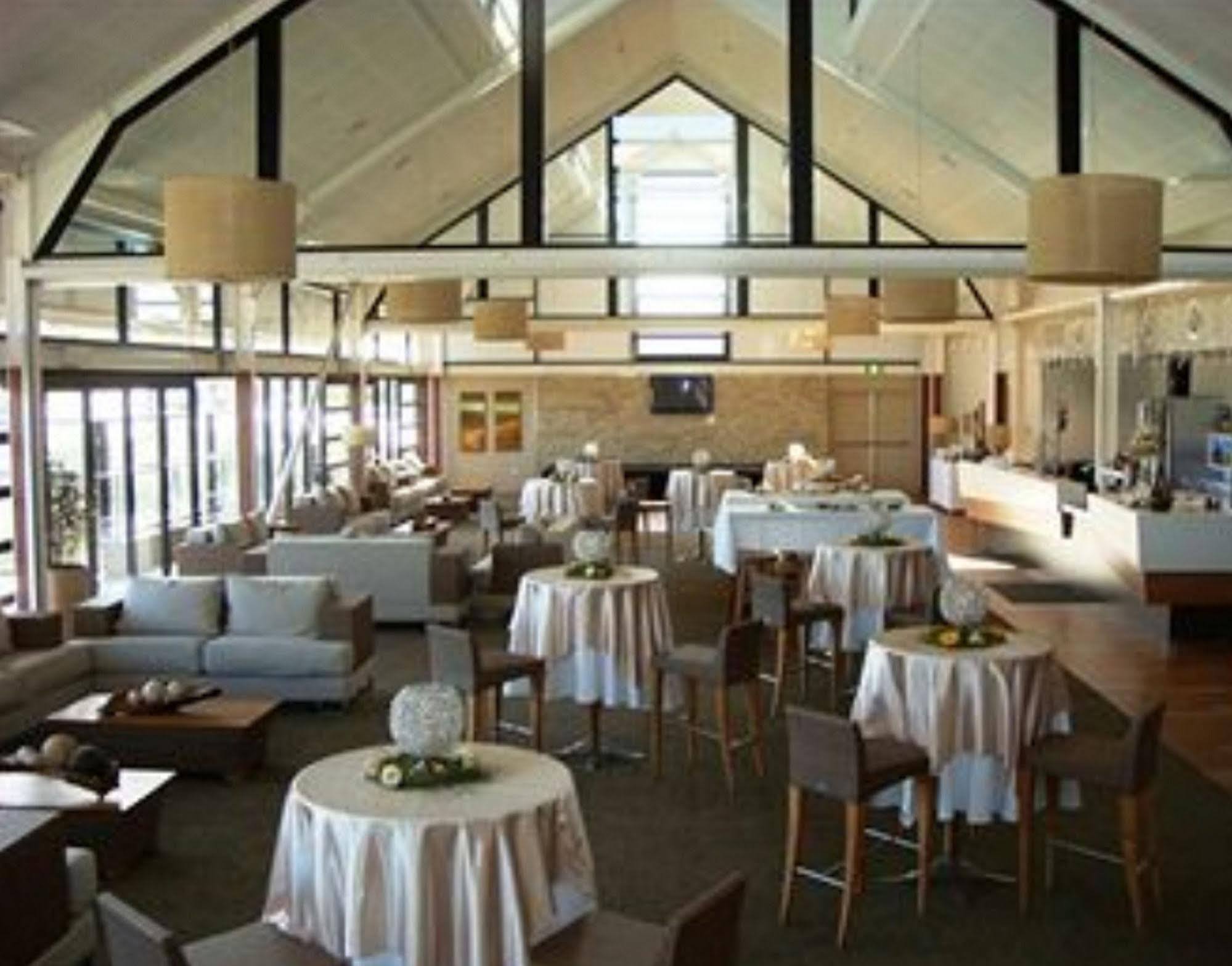 Caves Coastal Bar & Bungalows Caves Beach Exterior foto