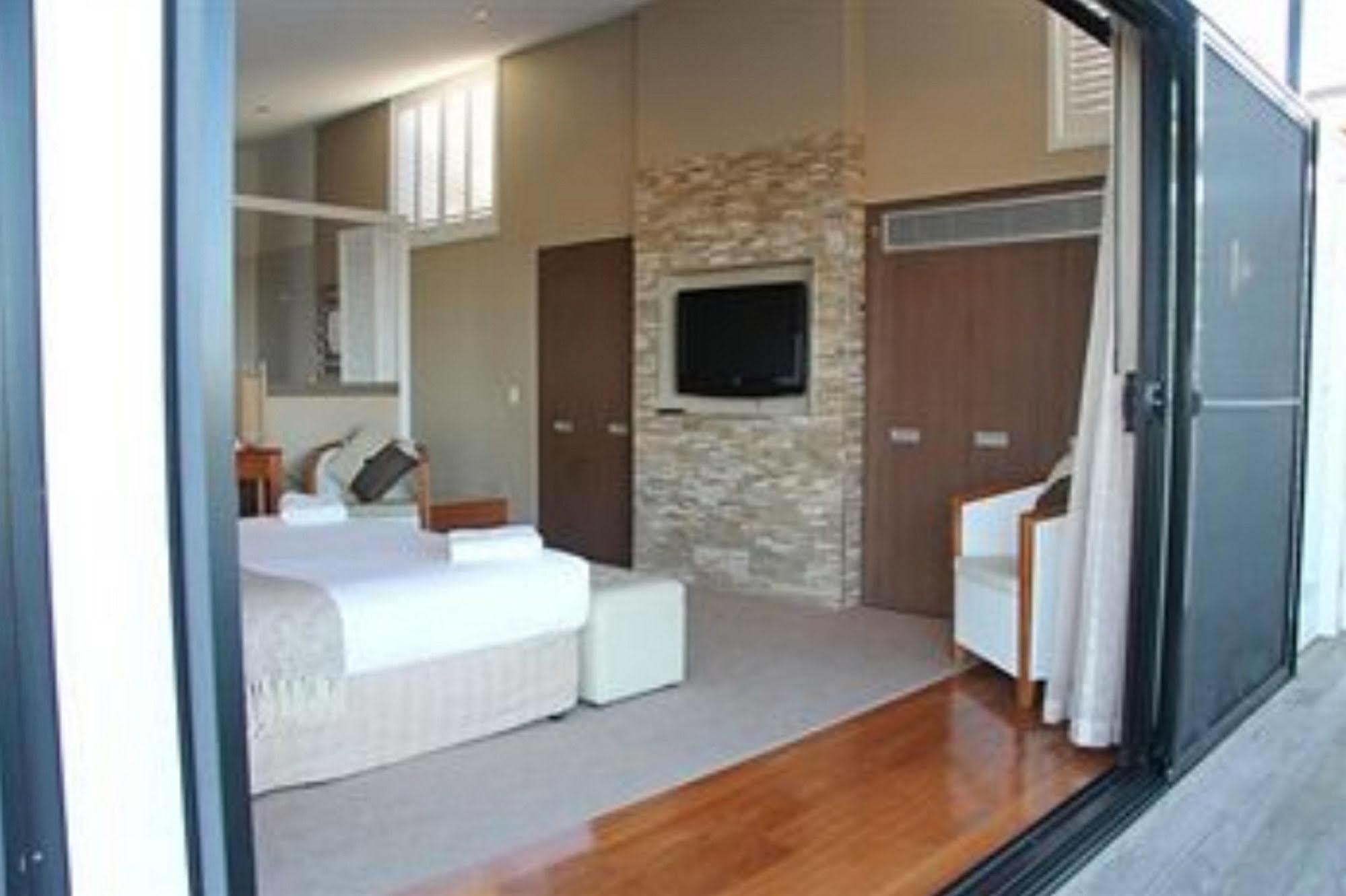 Caves Coastal Bar & Bungalows Caves Beach Exterior foto