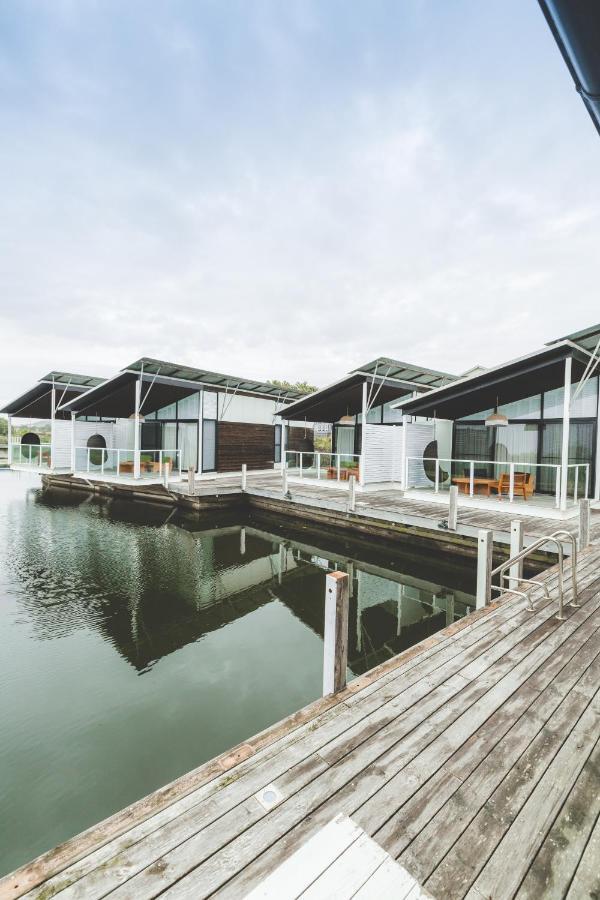 Caves Coastal Bar & Bungalows Caves Beach Exterior foto