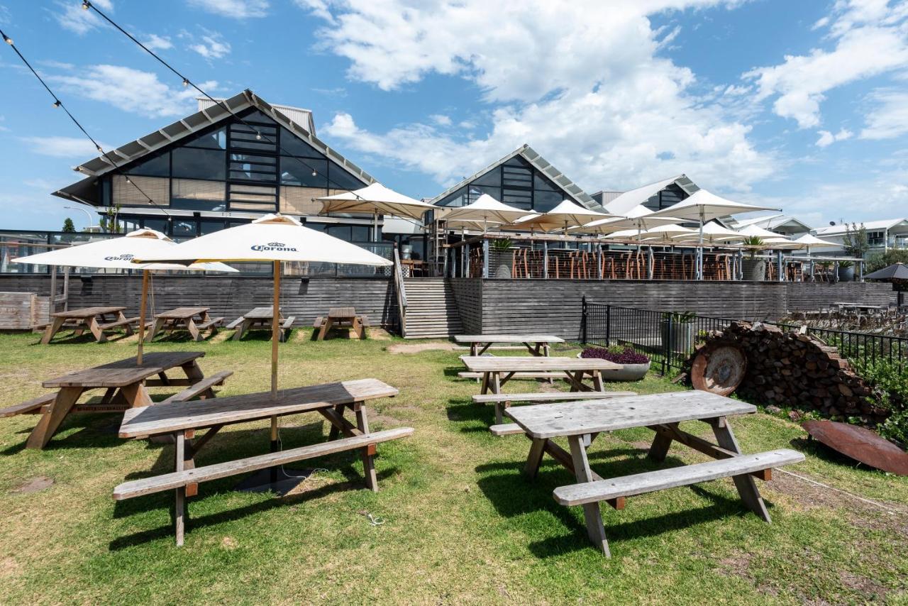Caves Coastal Bar & Bungalows Caves Beach Exterior foto